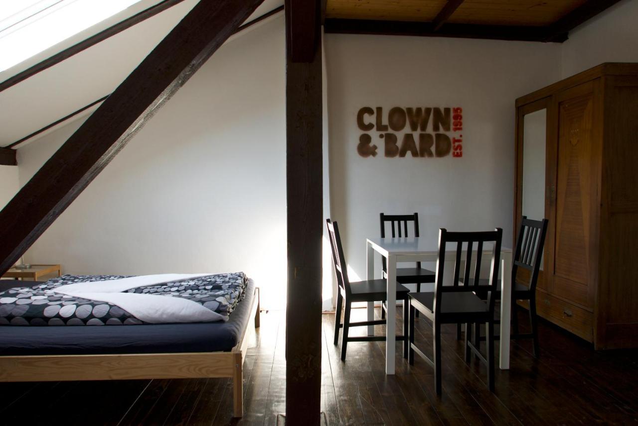 Clown&Bard Hostel Prag Exterior foto